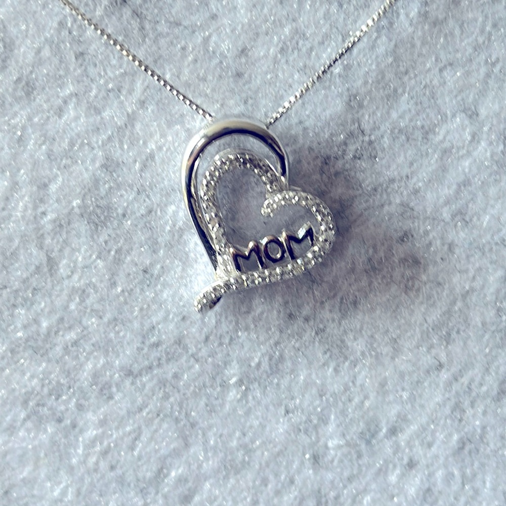 🆕 Sterling Silver Heart 'Mom' Pendant Necklace